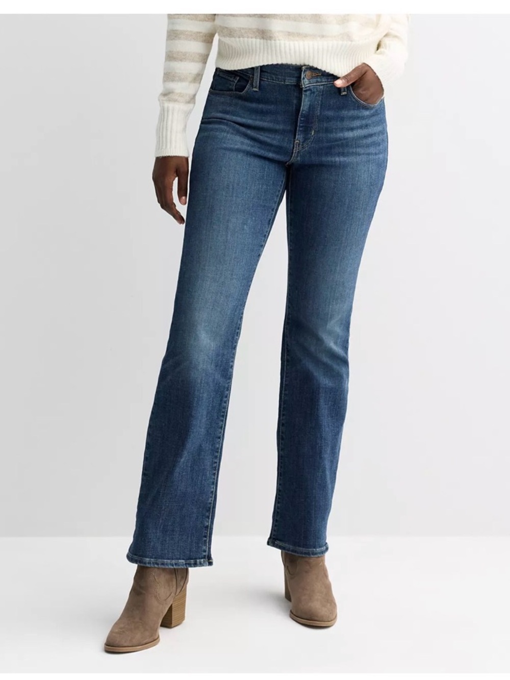 Levi’s Women’s Classic bootcut Blue Jeans
